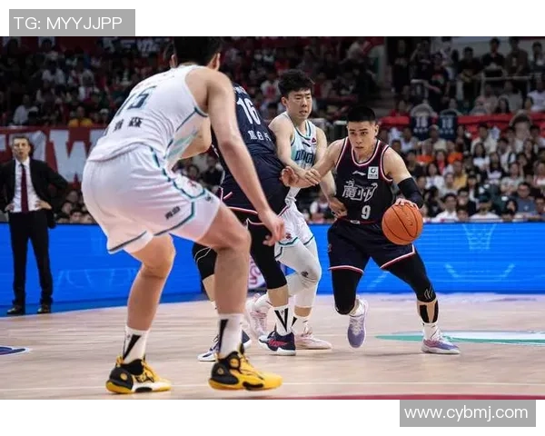 广州篮球队团队协作深度解析与其他球队的对比分析