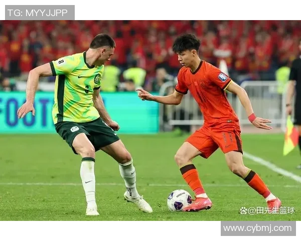 足球明星遭遇意外被踢到脸瞬间引发全场惊呼视频曝光引发热议